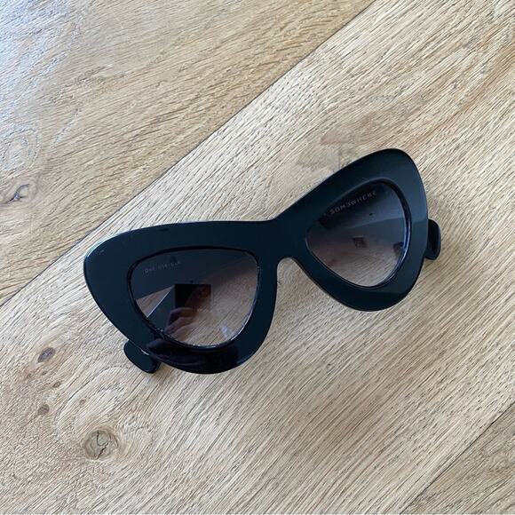 Sunday Somewhere Sunglasses in Black main image 4